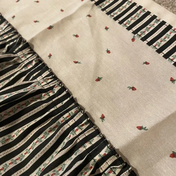 Vintage 80s Strawberry Ruffled Skirt Tier Valance/Curtains Decor Cottage Rustic - Picture 3 of 6